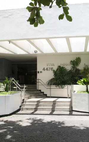 Apartamento à venda com 236m², 3 quartos e 2 vagasFachada e portaria