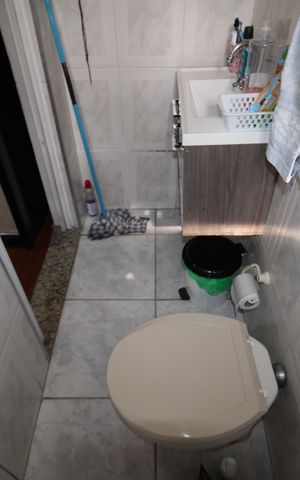 Casa à venda com 180m², 5 quartos e sem vagaCasa 2 - Quarto 2 - Banheiro