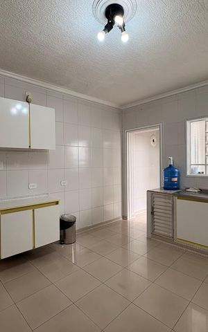 Casa à venda com 220m², 4 quartos e 2 vagas Casa à venda com 220m², 4 quartos e 2 vagasCozinha