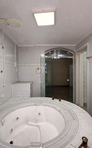 Casa à venda com 220m², 4 quartos e 2 vagas Casa à venda com 220m², 4 quartos e 2 vagasBanheiro da suíte