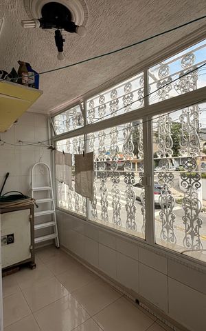 Casa à venda com 220m², 4 quartos e 2 vagas Casa à venda com 220m², 4 quartos e 2 vagasÁrea de serviço