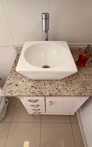 Casa à venda com 220m², 4 quartos e 2 vagas Casa à venda com 220m², 4 quartos e 2 vagasLavabo