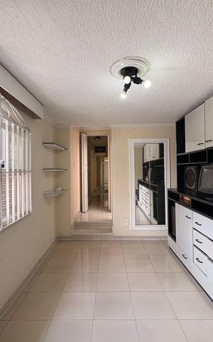 Casa à venda com 220m², 4 quartos e 2 vagas Casa à venda com 220m², 4 quartos e 2 vagasQuarto 1