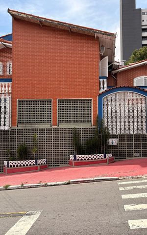 Casa à venda com 220m², 4 quartos e 2 vagas Casa à venda com 220m², 4 quartos e 2 vagasFachada + plaquinha