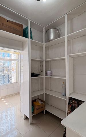 Casa à venda com 220m², 4 quartos e 2 vagas Casa à venda com 220m², 4 quartos e 2 vagasDepósito