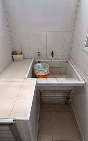 Casa à venda com 220m², 4 quartos e 2 vagas Casa à venda com 220m², 4 quartos e 2 vagasLavanderia