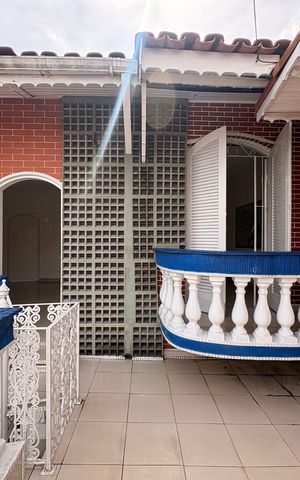 Casa à venda com 220m², 4 quartos e 2 vagas Casa à venda com 220m², 4 quartos e 2 vagasVaranda quarto 3