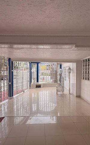 Casa à venda com 220m², 4 quartos e 2 vagas Casa à venda com 220m², 4 quartos e 2 vagasGaragem
