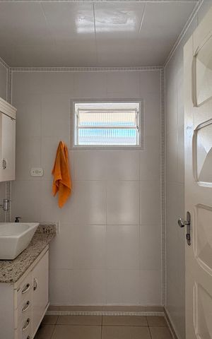 Casa à venda com 220m², 4 quartos e 2 vagas Casa à venda com 220m², 4 quartos e 2 vagasLavabo