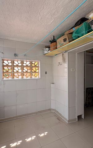 Casa à venda com 220m², 4 quartos e 2 vagas Casa à venda com 220m², 4 quartos e 2 vagasÁrea de serviço