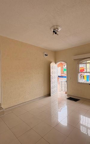 Casa à venda com 220m², 4 quartos e 2 vagas Casa à venda com 220m², 4 quartos e 2 vagasQuarto 3