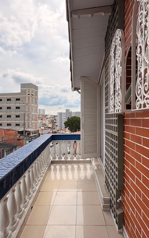 Casa à venda com 220m², 4 quartos e 2 vagas Casa à venda com 220m², 4 quartos e 2 vagasSacada