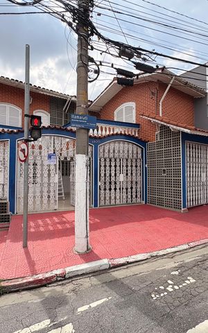 Casa à venda com 220m², 4 quartos e 2 vagas Casa à venda com 220m², 4 quartos e 2 vagasFachada + plaquinha