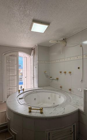 Casa à venda com 220m², 4 quartos e 2 vagas Casa à venda com 220m², 4 quartos e 2 vagasBanheiro da suíte