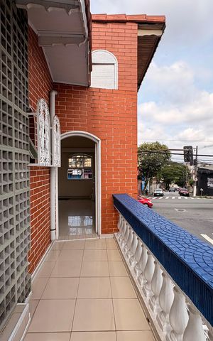 Casa à venda com 220m², 4 quartos e 2 vagas Casa à venda com 220m², 4 quartos e 2 vagasSacada