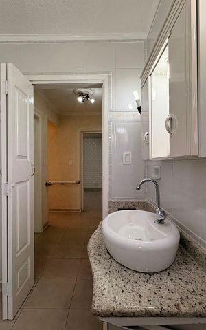 Casa à venda com 220m², 4 quartos e 2 vagas Casa à venda com 220m², 4 quartos e 2 vagasBanheiro