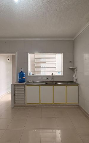Casa à venda com 220m², 4 quartos e 2 vagas Casa à venda com 220m², 4 quartos e 2 vagasCozinha