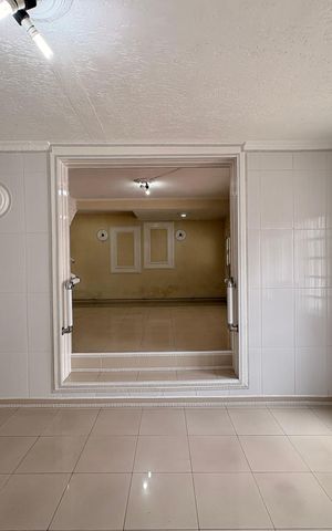 Casa à venda com 220m², 4 quartos e 2 vagas Casa à venda com 220m², 4 quartos e 2 vagasSala de jantar