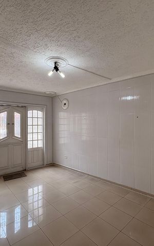 Casa à venda com 220m², 4 quartos e 2 vagas Casa à venda com 220m², 4 quartos e 2 vagasSala de jantar