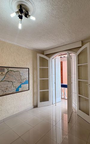 Casa à venda com 220m², 4 quartos e 2 vagas Casa à venda com 220m², 4 quartos e 2 vagasQuarto 2
