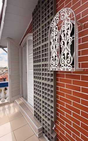 Casa à venda com 220m², 4 quartos e 2 vagas Casa à venda com 220m², 4 quartos e 2 vagasSacada