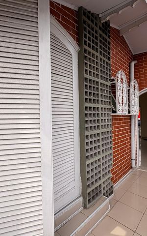 Casa à venda com 220m², 4 quartos e 2 vagas Casa à venda com 220m², 4 quartos e 2 vagasSacada