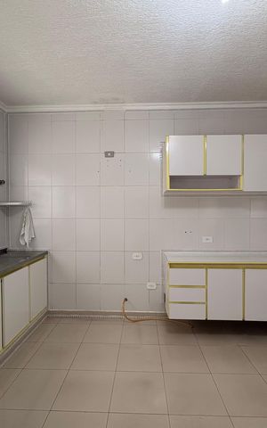 Casa à venda com 220m², 4 quartos e 2 vagas Casa à venda com 220m², 4 quartos e 2 vagasCozinha