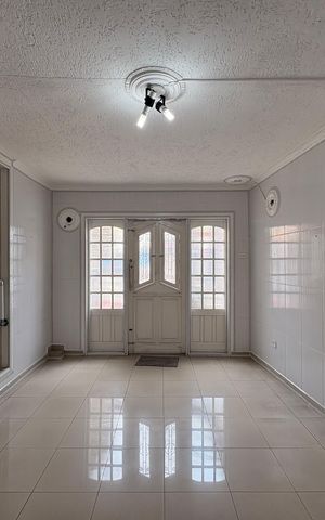 Casa à venda com 220m², 4 quartos e 2 vagas Casa à venda com 220m², 4 quartos e 2 vagasSala de jantar