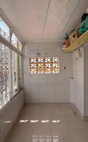 Casa à venda com 220m², 4 quartos e 2 vagas Casa à venda com 220m², 4 quartos e 2 vagasÁrea de serviço
