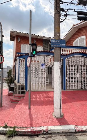 Casa à venda com 220m², 4 quartos e 2 vagas Casa à venda com 220m², 4 quartos e 2 vagasFachada + plaquinha
