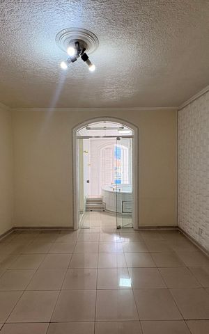 Casa à venda com 220m², 4 quartos e 2 vagas Casa à venda com 220m², 4 quartos e 2 vagasSuite