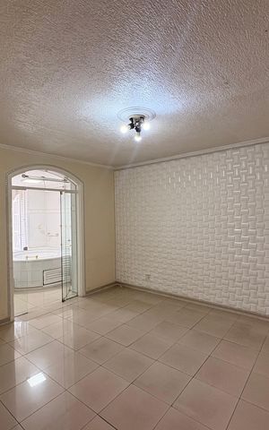 Casa à venda com 220m², 4 quartos e 2 vagas Casa à venda com 220m², 4 quartos e 2 vagasSuite