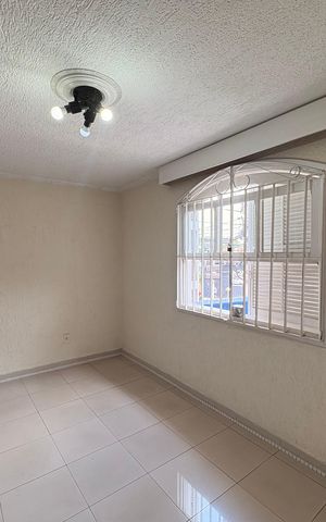 Casa à venda com 220m², 4 quartos e 2 vagas Casa à venda com 220m², 4 quartos e 2 vagasQuarto 1