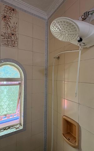 Casa à venda com 220m², 4 quartos e 2 vagas Casa à venda com 220m², 4 quartos e 2 vagasBanheiro da suíte
