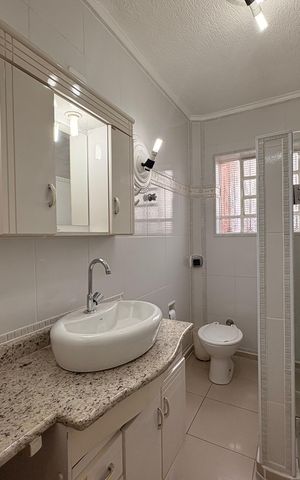 Casa à venda com 220m², 4 quartos e 2 vagas Casa à venda com 220m², 4 quartos e 2 vagasBanheiro