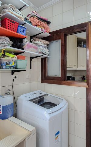Casa à venda com 174m², 3 quartos e 2 vagas Casa à venda com 174m², 3 quartos e 2 vagasÁrea de Serviço