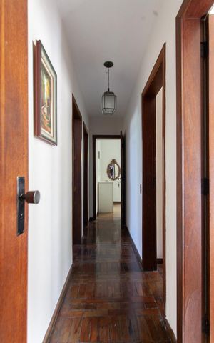 Casa para alugar com 239m², 4 quartos e 4 vagas Casa para alugar com 239m², 4 quartos e 4 vagasCorredor