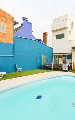Casa à venda com 110m², 4 quartos e 4 vagas Casa à venda com 110m², 4 quartos e 4 vagasÁrea externa