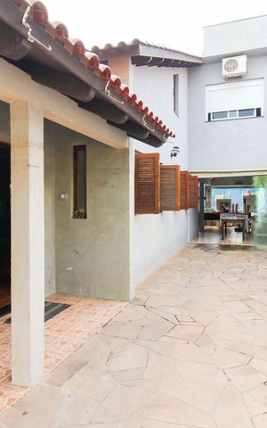 Casa à venda com 110m², 4 quartos e 4 vagas Casa à venda com 110m², 4 quartos e 4 vagasÁrea externa