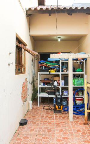Casa à venda com 110m², 4 quartos e 4 vagas Casa à venda com 110m², 4 quartos e 4 vagasÁrea externa