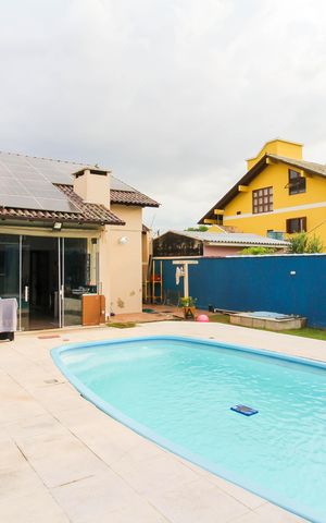 Casa à venda com 110m², 4 quartos e 4 vagas Casa à venda com 110m², 4 quartos e 4 vagasÁrea externa