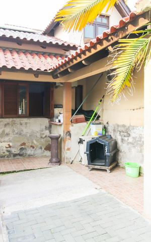 Casa à venda com 110m², 4 quartos e 4 vagas Casa à venda com 110m², 4 quartos e 4 vagasÁrea externa