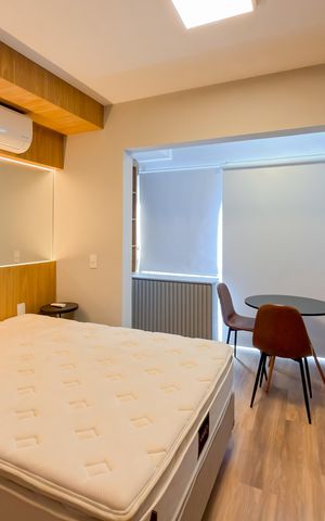 Studio à venda com 28m², 1 quarto e sem vaga Studio à venda com 28m², 1 quarto e sem vagaPersianas