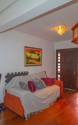Casa à venda com 60m², 3 quartos e 2 vagas