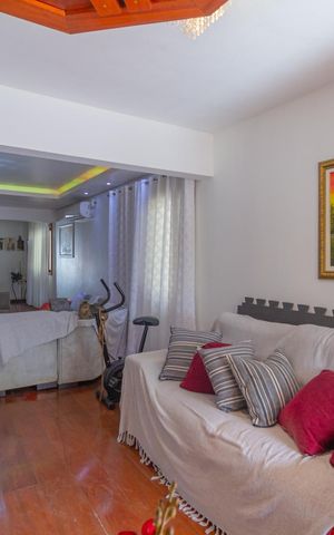 Casa à venda com 60m², 3 quartos e 2 vagas Casa à venda com 60m², 3 quartos e 2 vagasSala