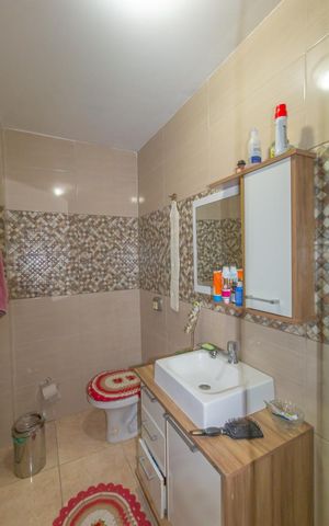 Casa à venda com 60m², 3 quartos e 2 vagas Casa à venda com 60m², 3 quartos e 2 vagasBanheiro Social