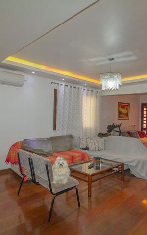 Casa à venda com 60m², 3 quartos e 2 vagas Casa à venda com 60m², 3 quartos e 2 vagasSala