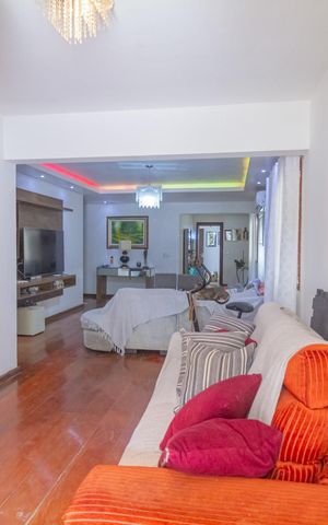 Casa à venda com 60m², 3 quartos e 2 vagas Casa à venda com 60m², 3 quartos e 2 vagasSala