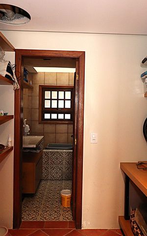 Casa à venda com 400m², 4 quartos e 2 vagasÁrea de Serviço - Dispensa