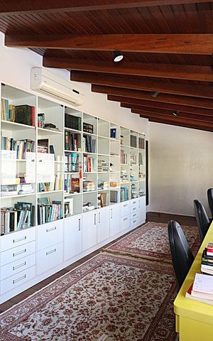 Casa à venda com 400m², 4 quartos e 2 vagasBiblioteca